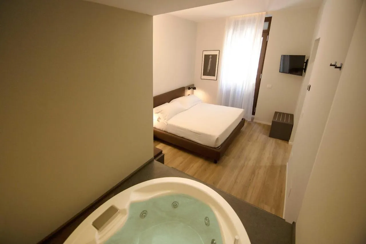 Palazzo Bellocchi - Suites & Apartments Brindisi Alojamento de Acomodação e Pequeno-almoço